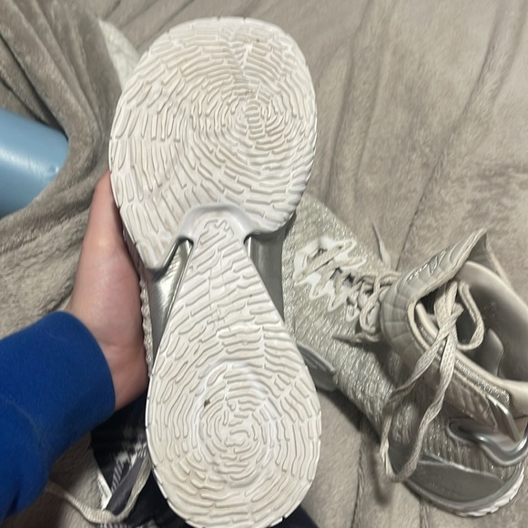 Anta Basketball Shoes - Picture 5 of 5